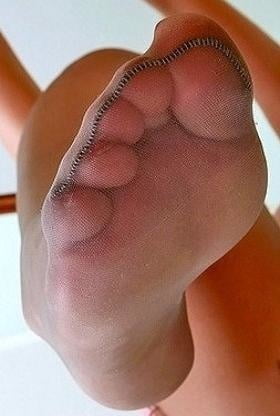 FEET #100318741