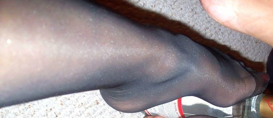 FEET #100318742