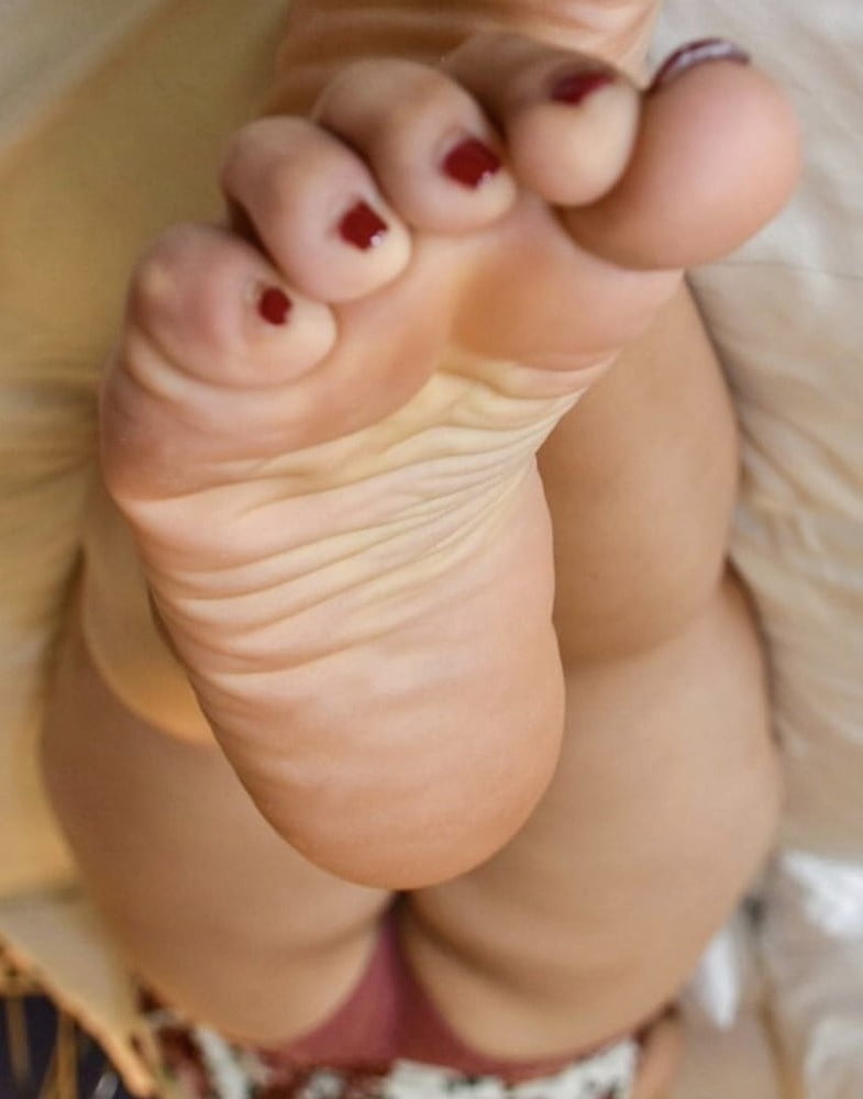 FEET #100319252