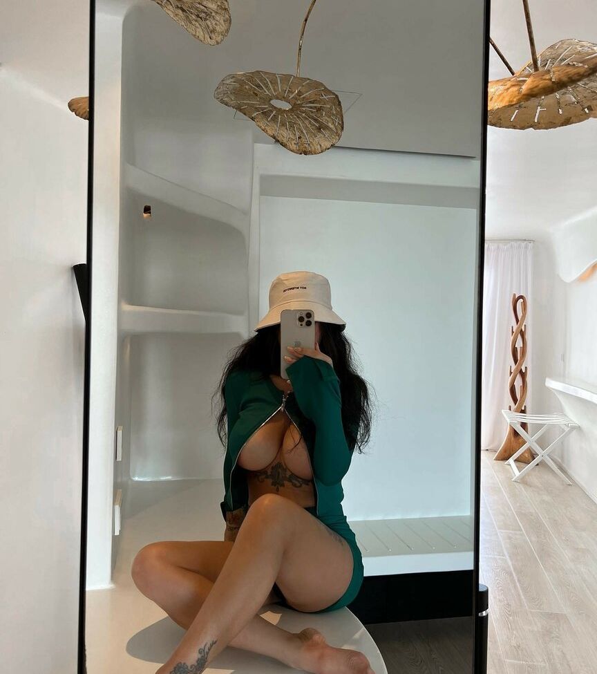 Alex Mucci desnuda #107643681