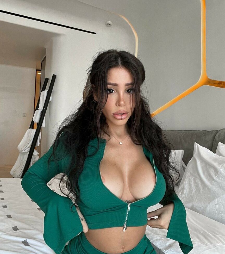 Alex Mucci desnuda #107643682