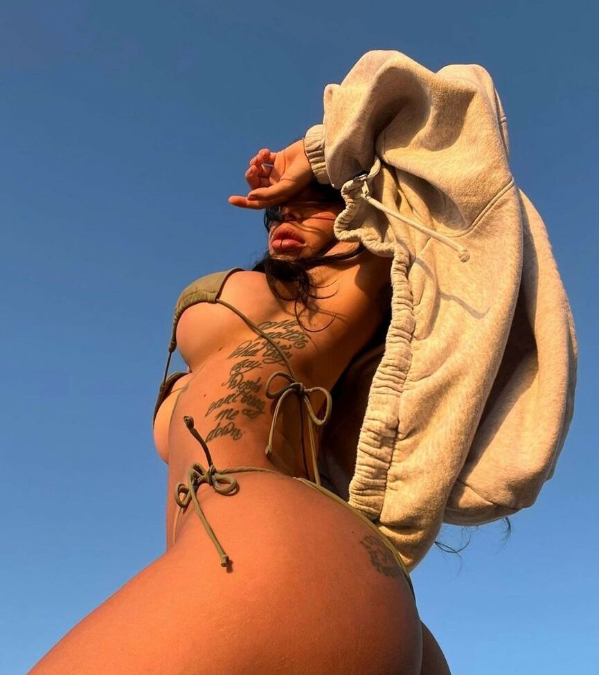 Alex Mucci desnuda #107643707