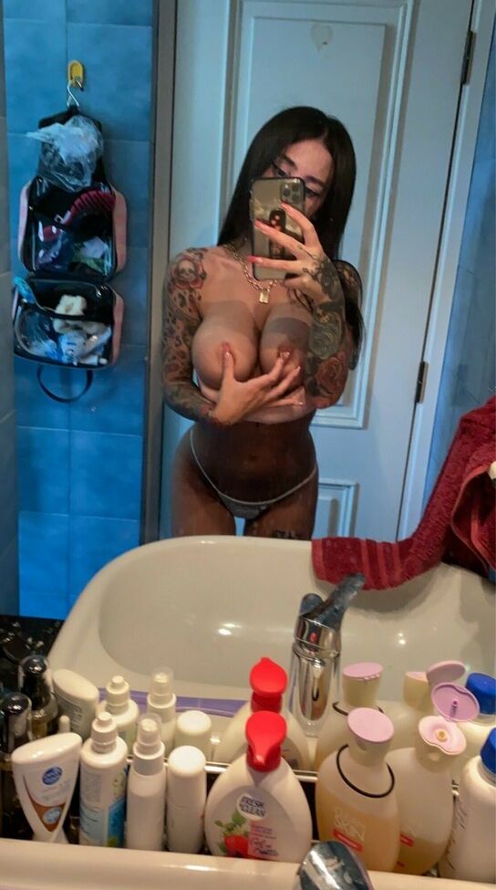 Alex Mucci desnuda #107643726