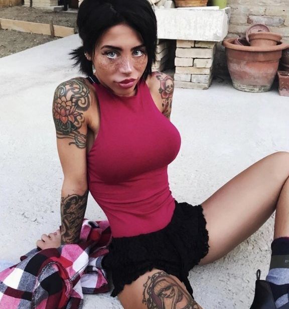 Alex Mucci desnuda #107643730