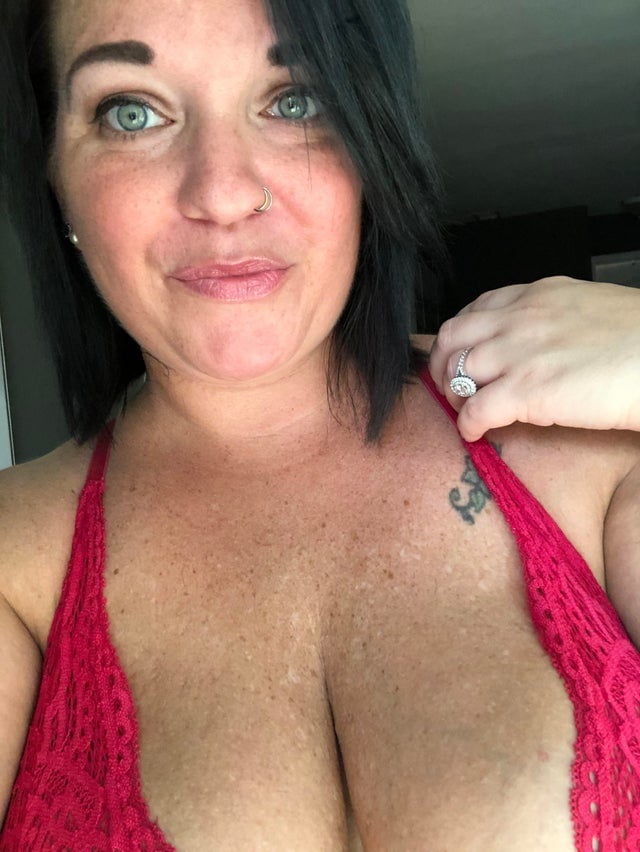 Niedliche Milf
 #93673974