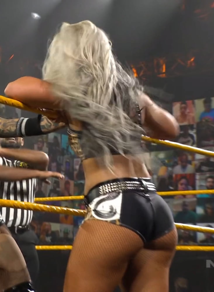 WWE Toni Storm PAWG Fickarsch #92364909