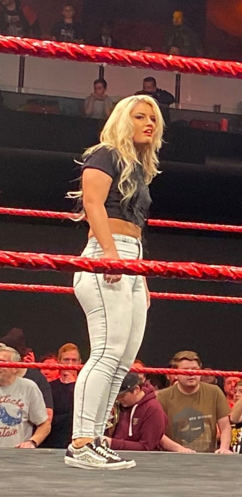 WWE Toni Storm PAWG Fickarsch #92365003