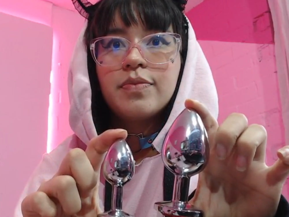 Camgirl asiatica con occhiali (nerd, geek, giapponese, anale, cam)
 #80897937