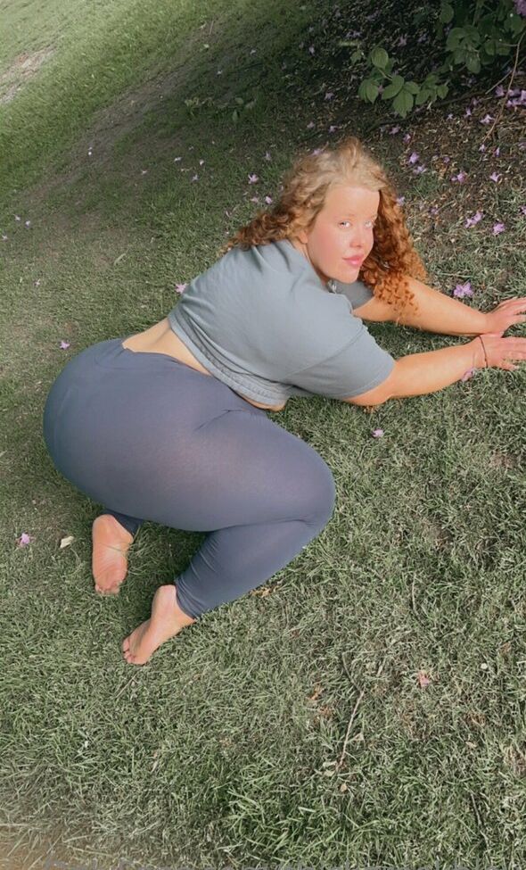 Thickgreekbleu nude #109704693
