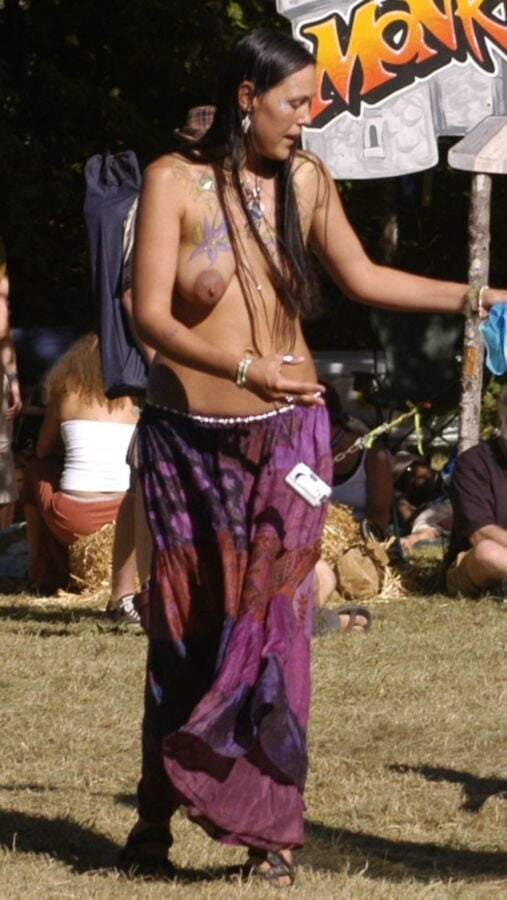 Sexy Floppy Tit Native American Milf beim Festival
 #94757854
