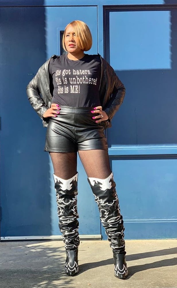 Insta milfs & gilfs con botas no.31
 #100367527