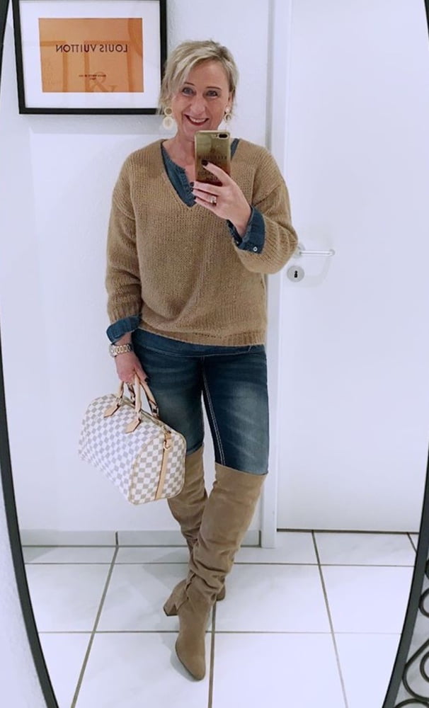 Insta milfs & gilfs con botas no.31
 #100367535