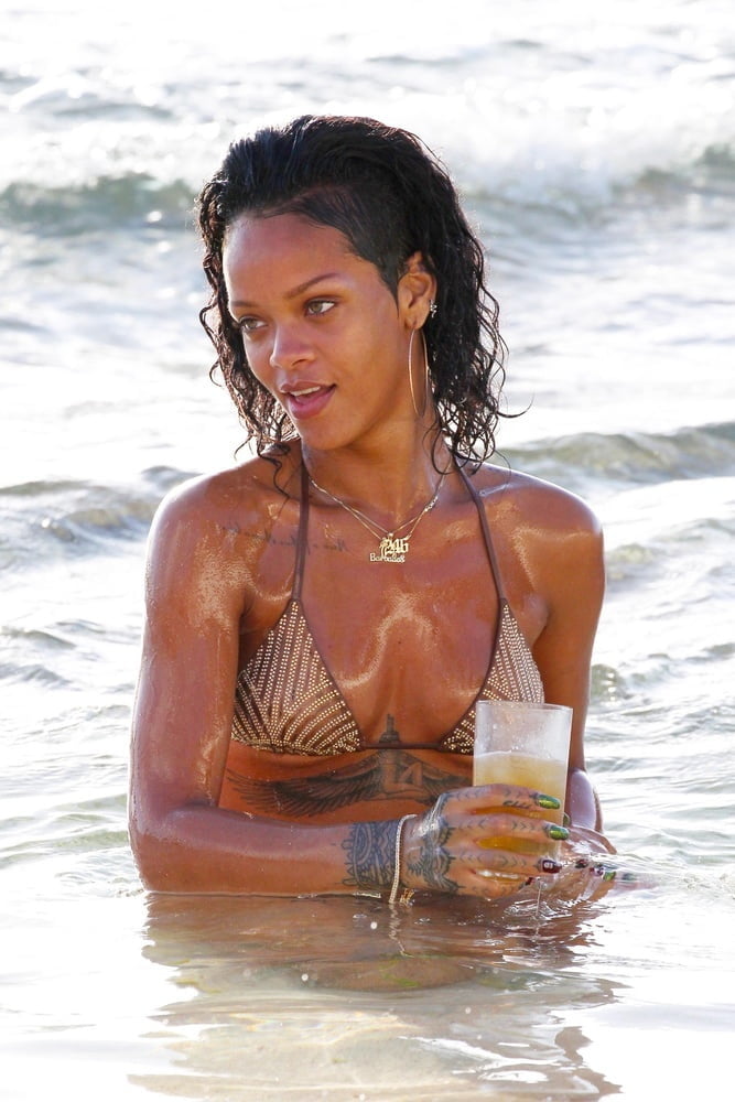 Rihanna
 #94247706