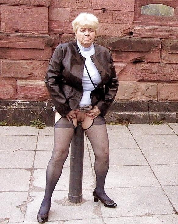 熟女とおばさん 0333
 #94081483