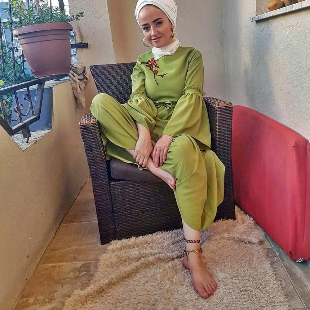 Turk turbanli hijab koylu salvarli dolgun azgin ayak memeler #103412512