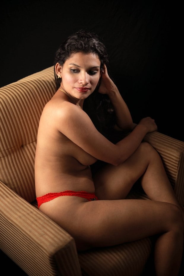 Servizio fotografico nudo Desi
 #106452271