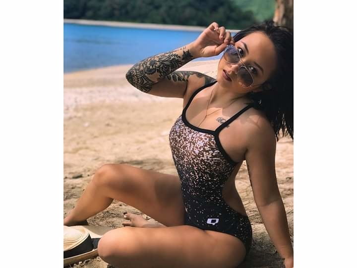 Filles tatouées en maillot de bain
 #95425873