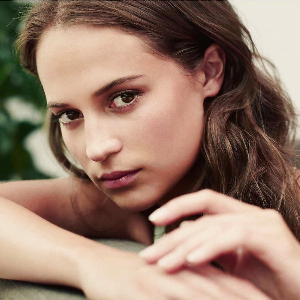 Mignon alicia vikander
 #79697468