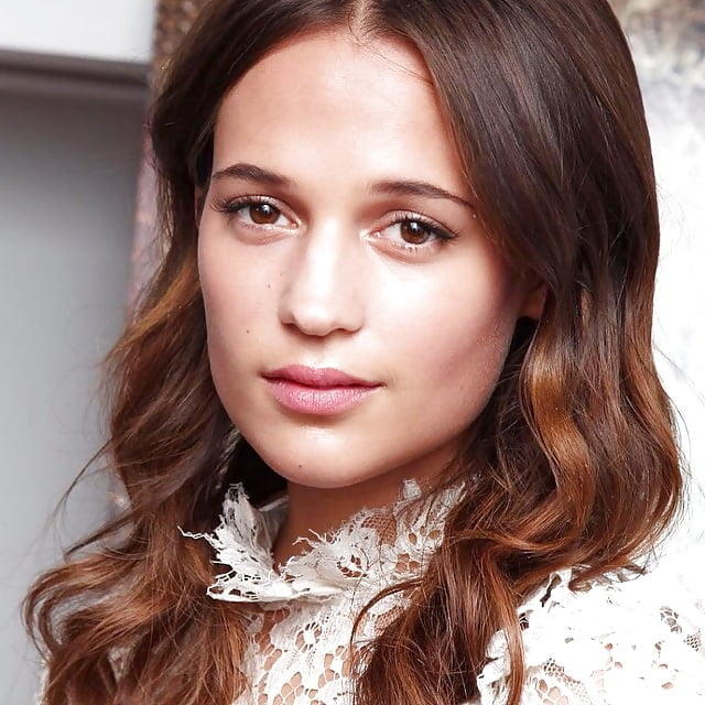 Mignon alicia vikander
 #79697470