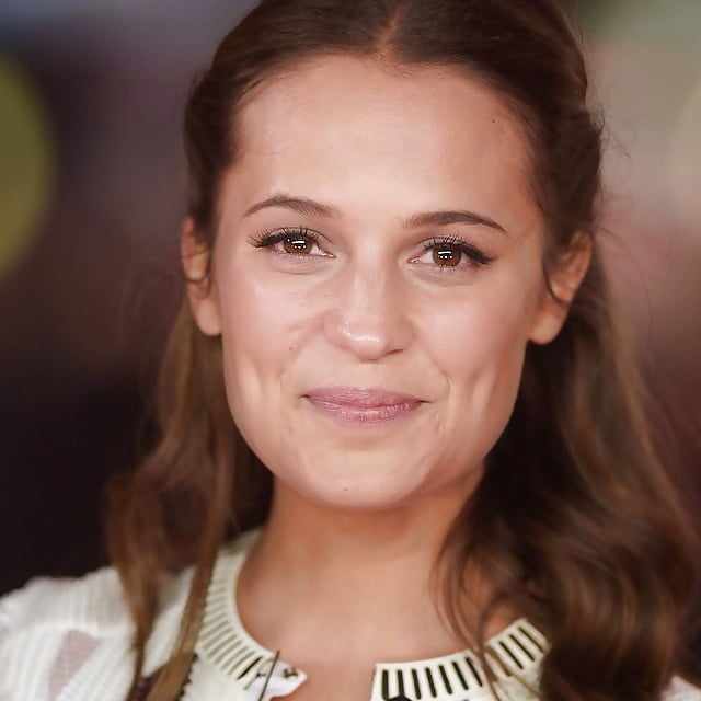 Carino alicia vikander
 #79697472