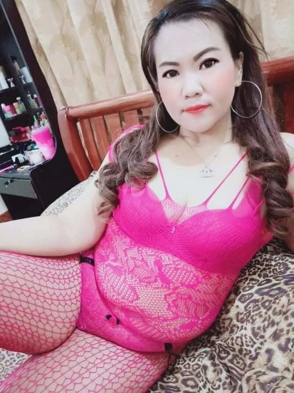 Janda payudara besar #98052525
