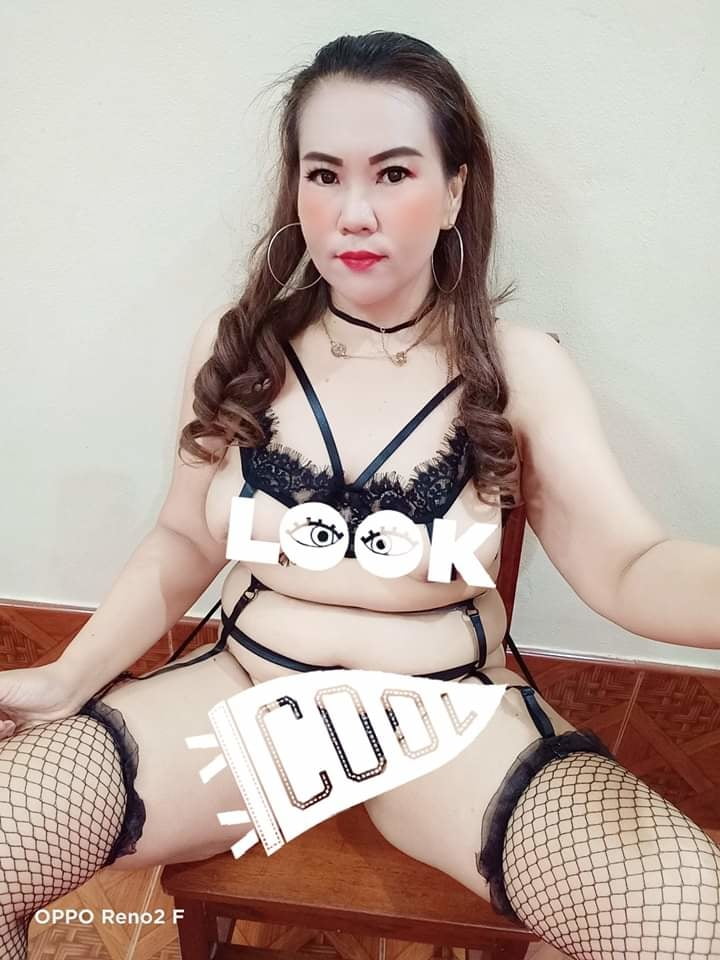 Ibu buah dada besar #95117919