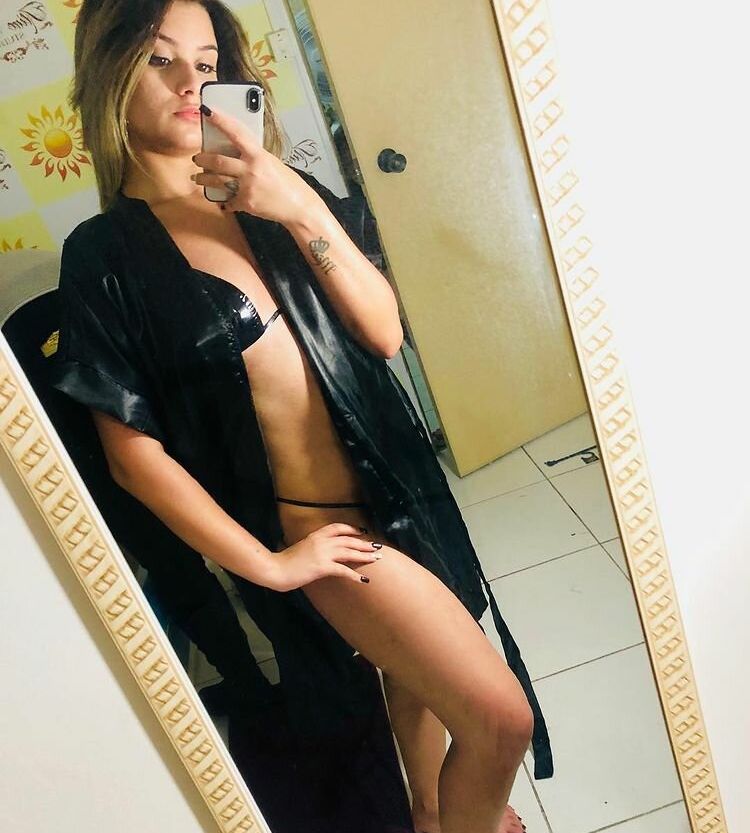 Yaaasoliveira nude #109037314