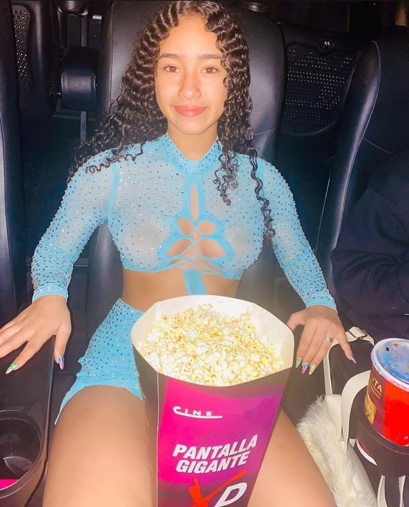 Latina 17
 #81290628