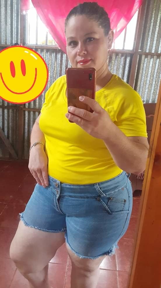 Yoli Esquivel piernuda #92974702