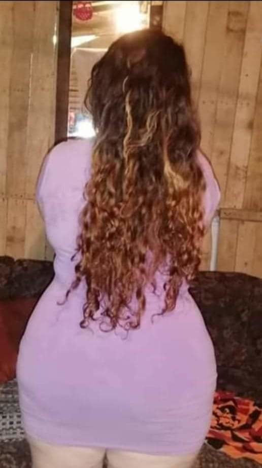 Yoli Esquivel piernuda #92974717