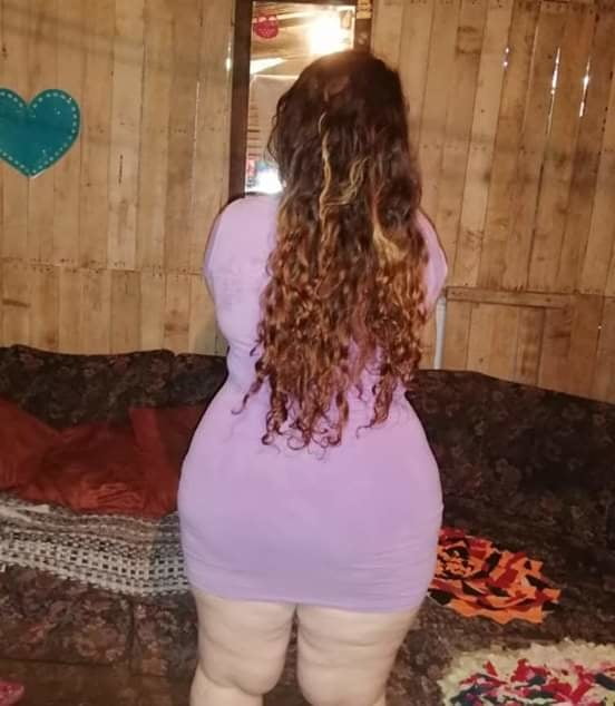 Yoli Esquivel piernuda #92974719