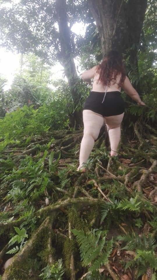 Yoli Esquivel piernuda #92974737