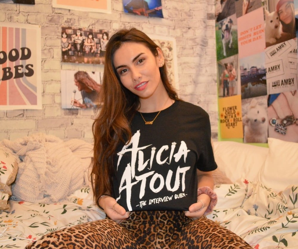 Alicia Atout #89706214