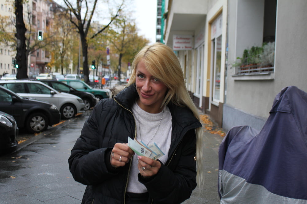 Deutscher Scout - Fitness Girl Sandy fickt für Bargeld bei Pick Up
 #106553103