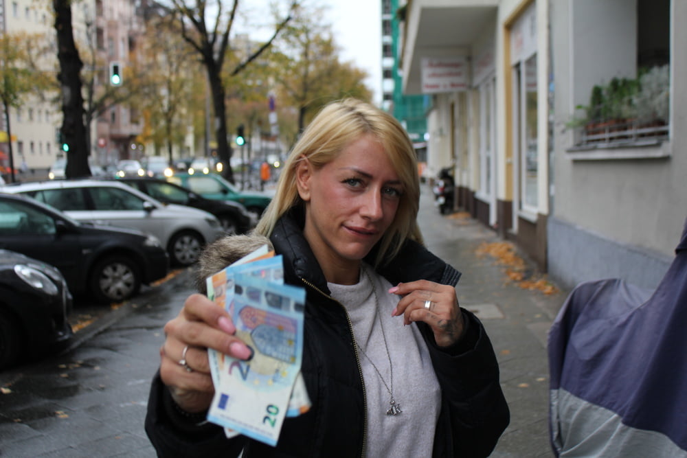 Deutscher Scout - Fitness Girl Sandy fickt für Bargeld bei Pick Up
 #106553108