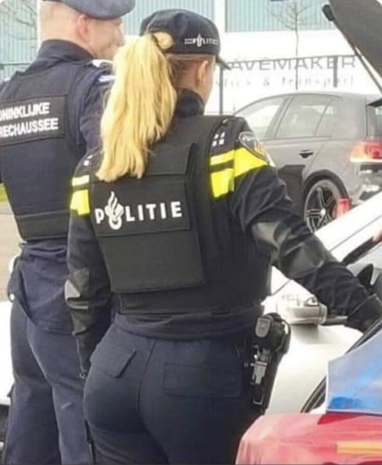 Frauen in Uniform
 #94429330