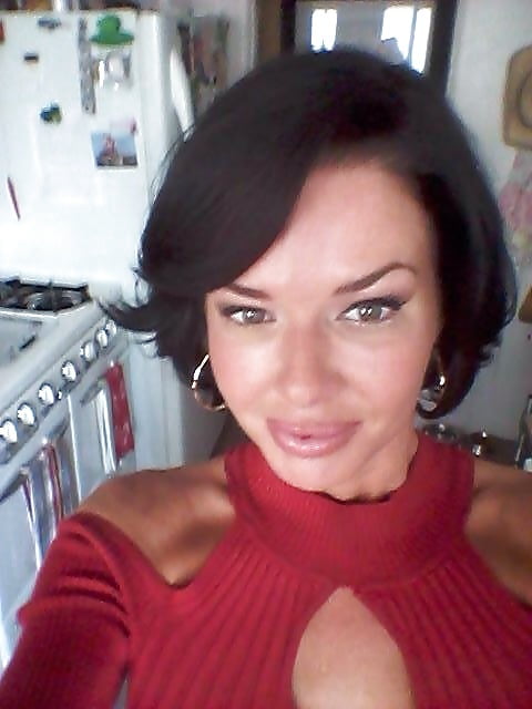 Veronica Avluv, star du porno, gorgée de lait.
 #92627170