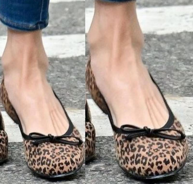 Nicky hilton sexy piernas pies y tacones altos
 #94719072