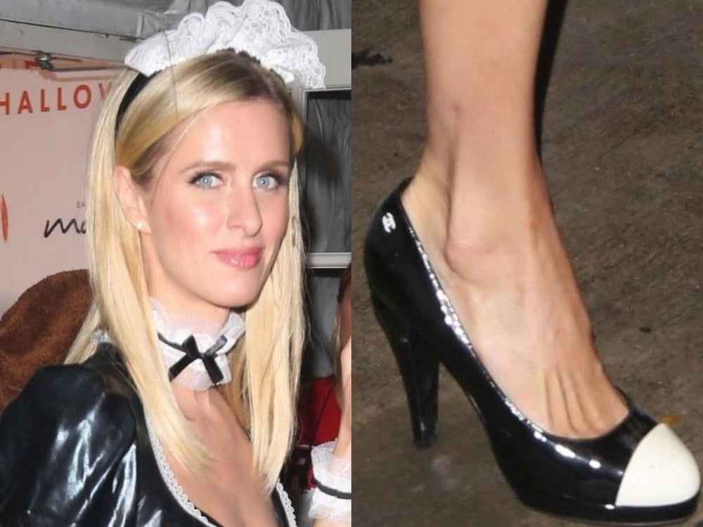 Nicky hilton jambes sexy pieds et talons hauts
 #94719175