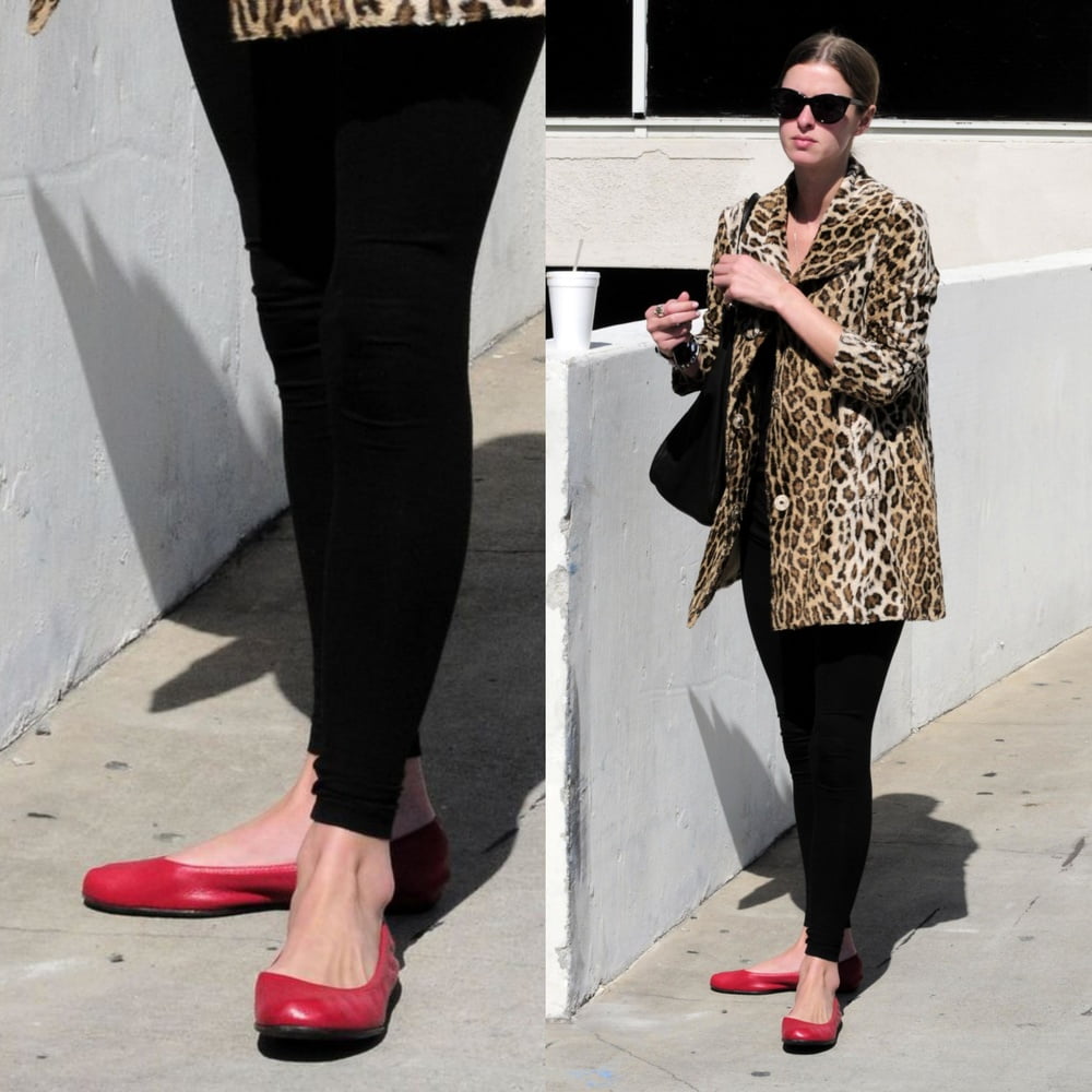 Nicky hilton jambes sexy pieds et talons hauts
 #94719262