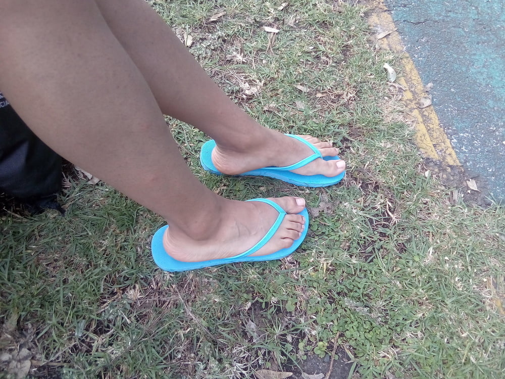 Mis pies en chanclas
 #103504723