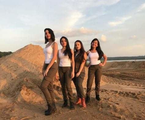 #jeans rabudas gostosas 23
 #82614987