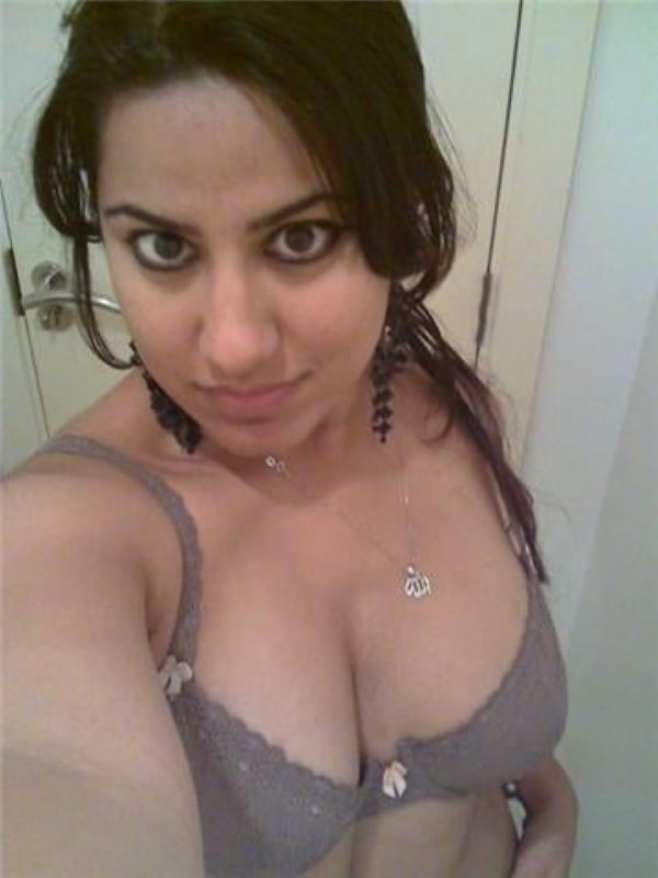 Paki Whore Natasha Indian 24yr Cunt From Dagenham Essex UK #102473016