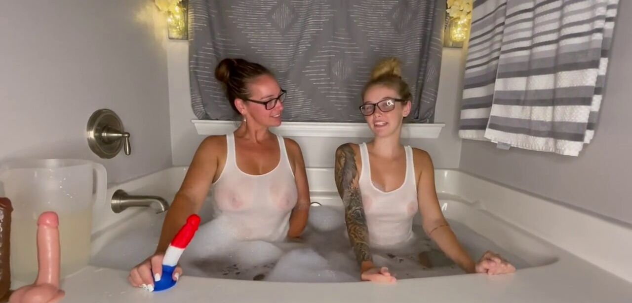 Daughter_Mother nackt #108761363