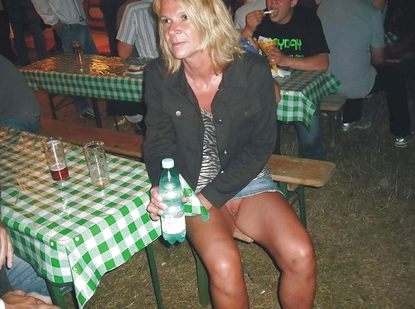 Upskirt, kein Höschen
 #88521011