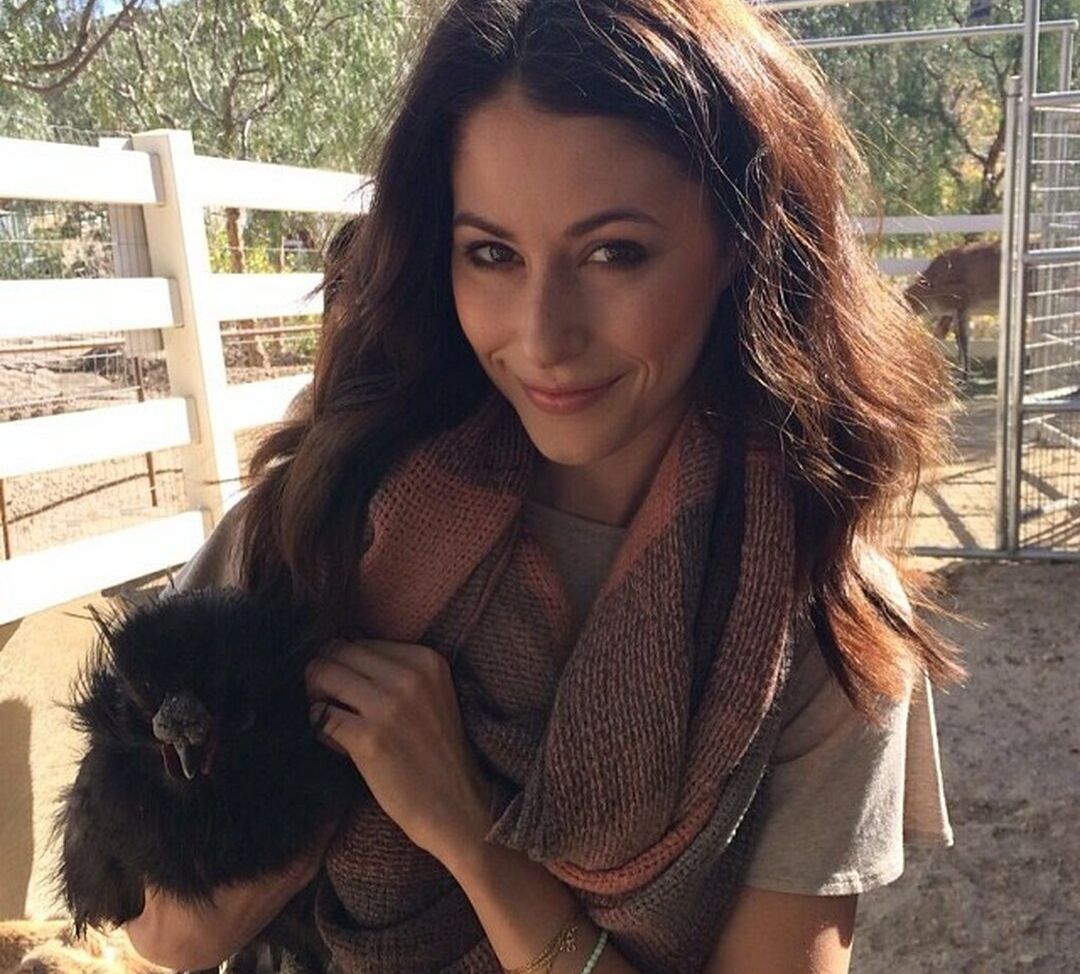 Amanda Crew desnuda #108643055