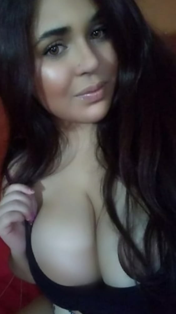 Gleyce milf with huge tits
 #96252663
