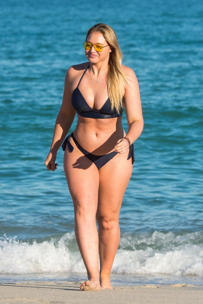 Schwarz gezüchtete Pawg Iskra Lawrence
 #100858498