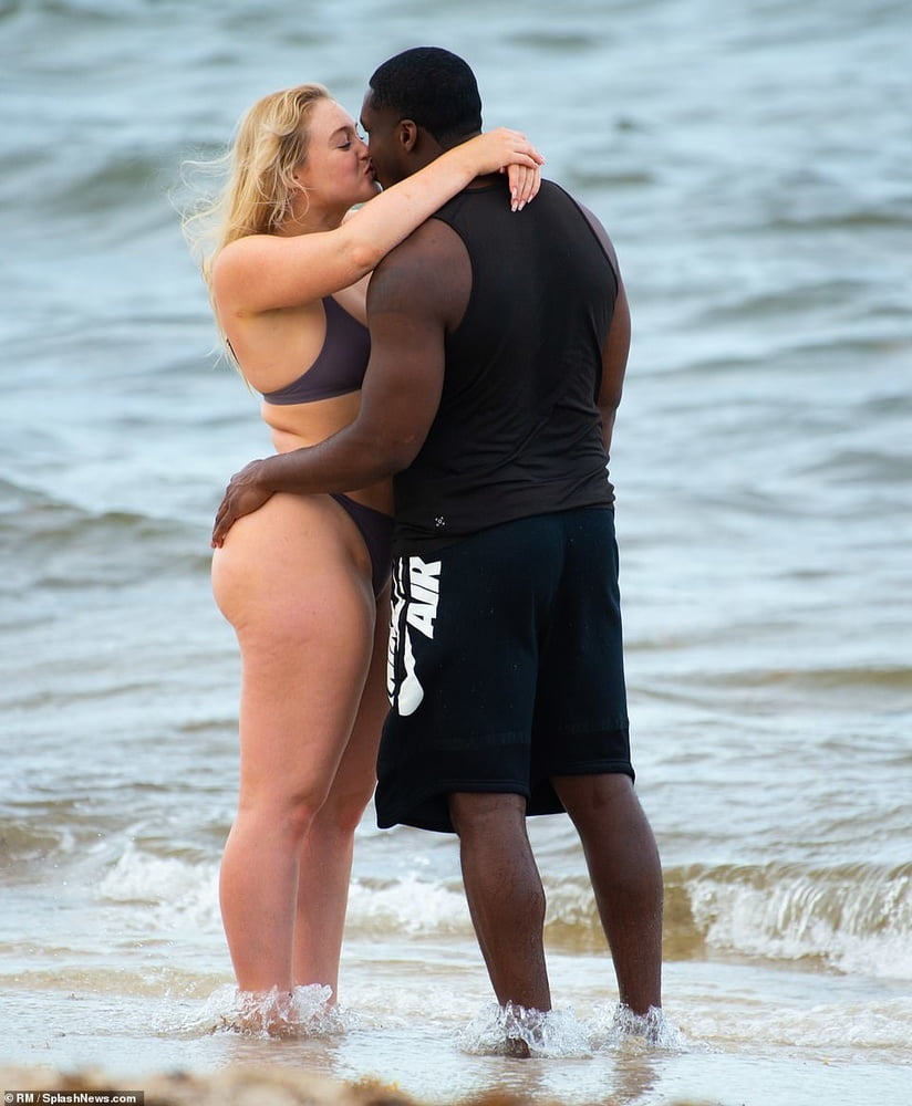 Schwarz gezüchtete Pawg Iskra Lawrence
 #100858503