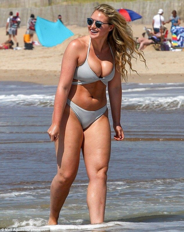 Schwarz gezüchtete Pawg Iskra Lawrence
 #100858513